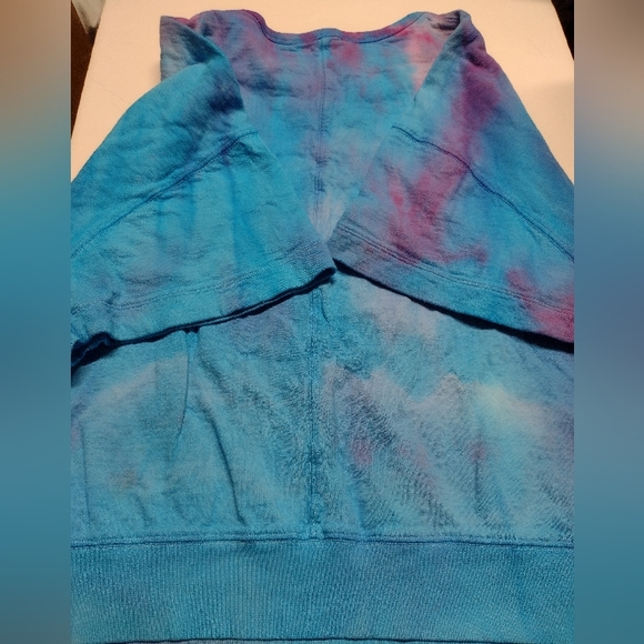 Athleta tie dye short sleeve sweatshirt and Athleta tote - Picture 2 of 7